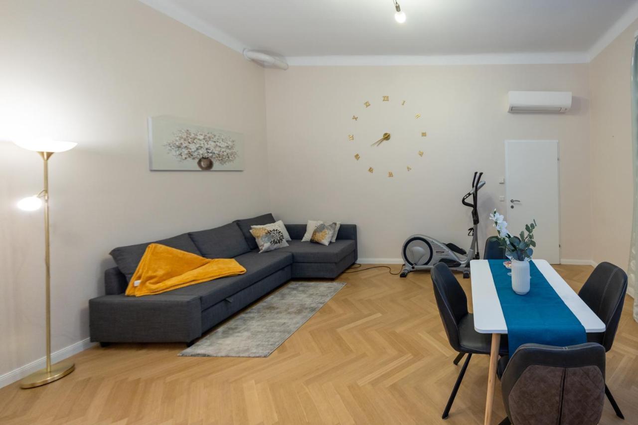 Charming Apartment Near Prater Vienna Exterior photo